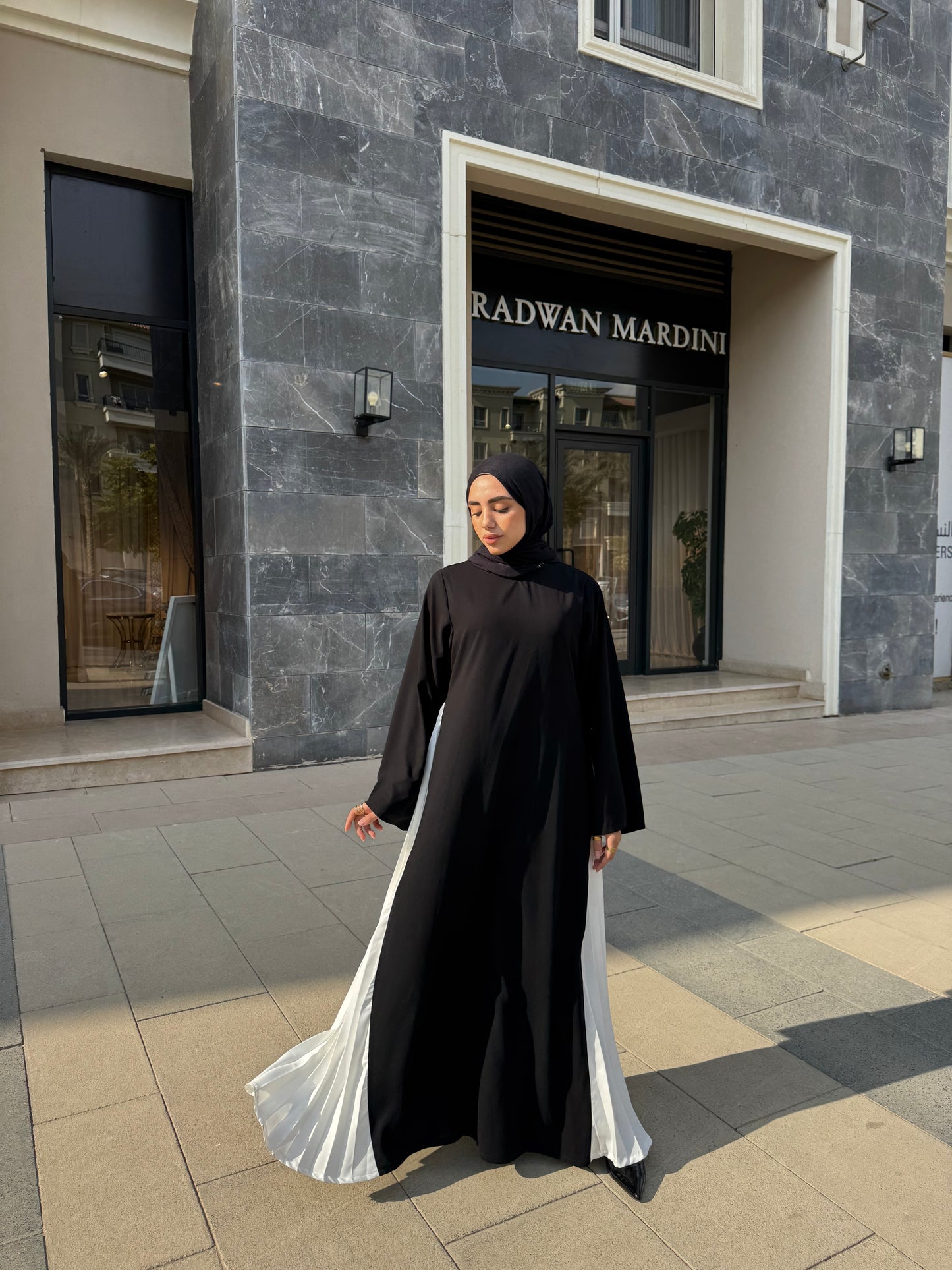 Chic Black and White Abaya