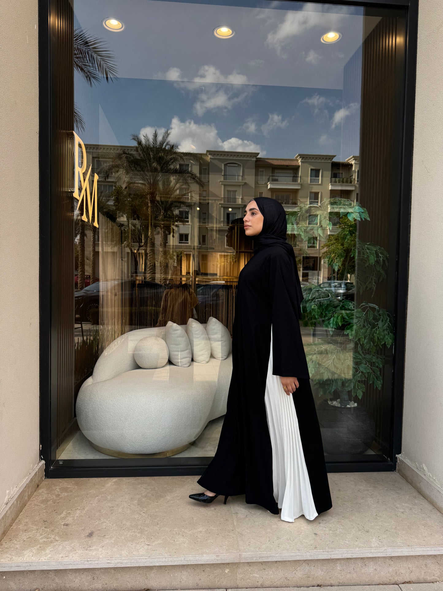 Chic Black and White Abaya