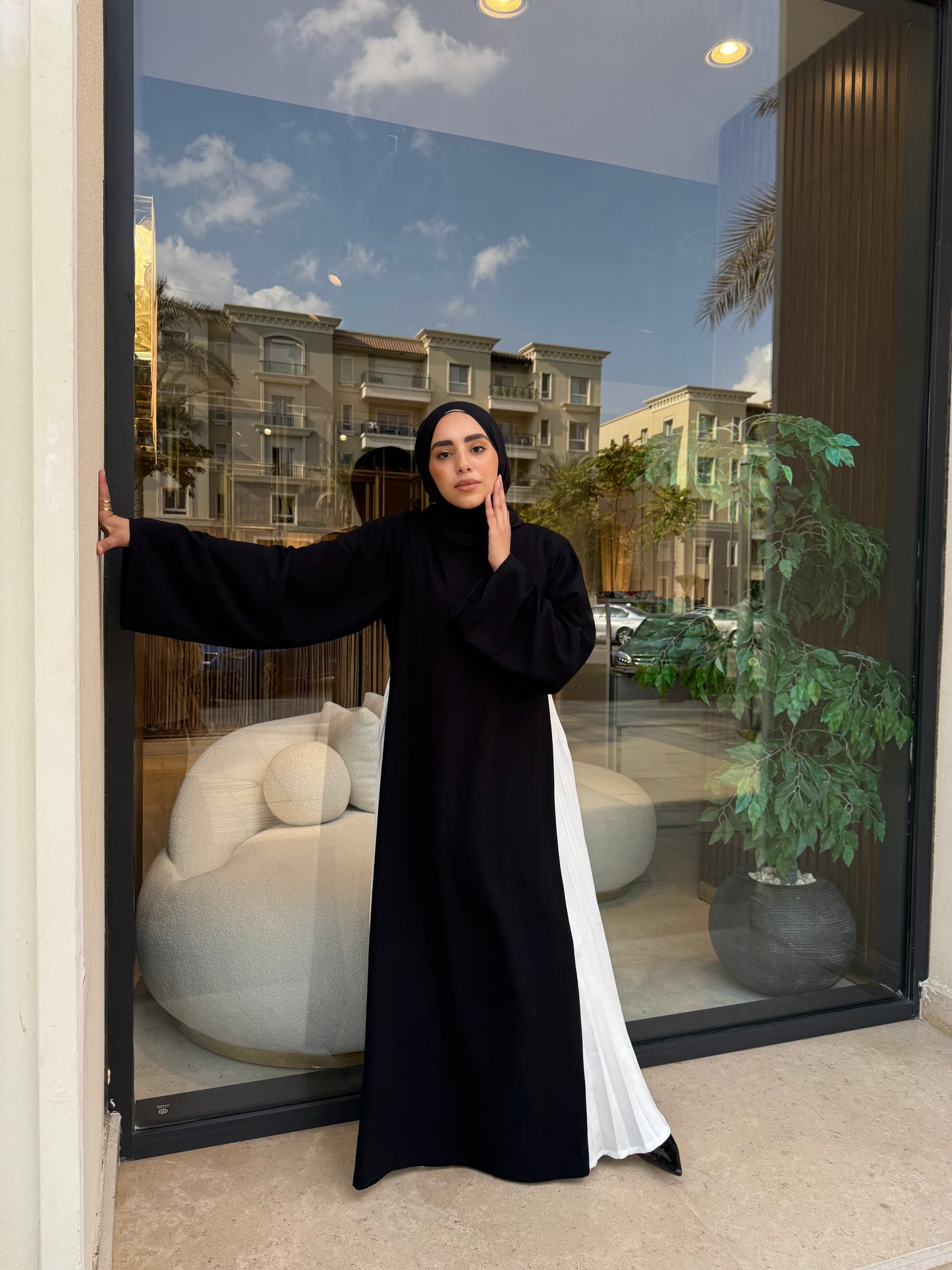 Chic Black and White Abaya