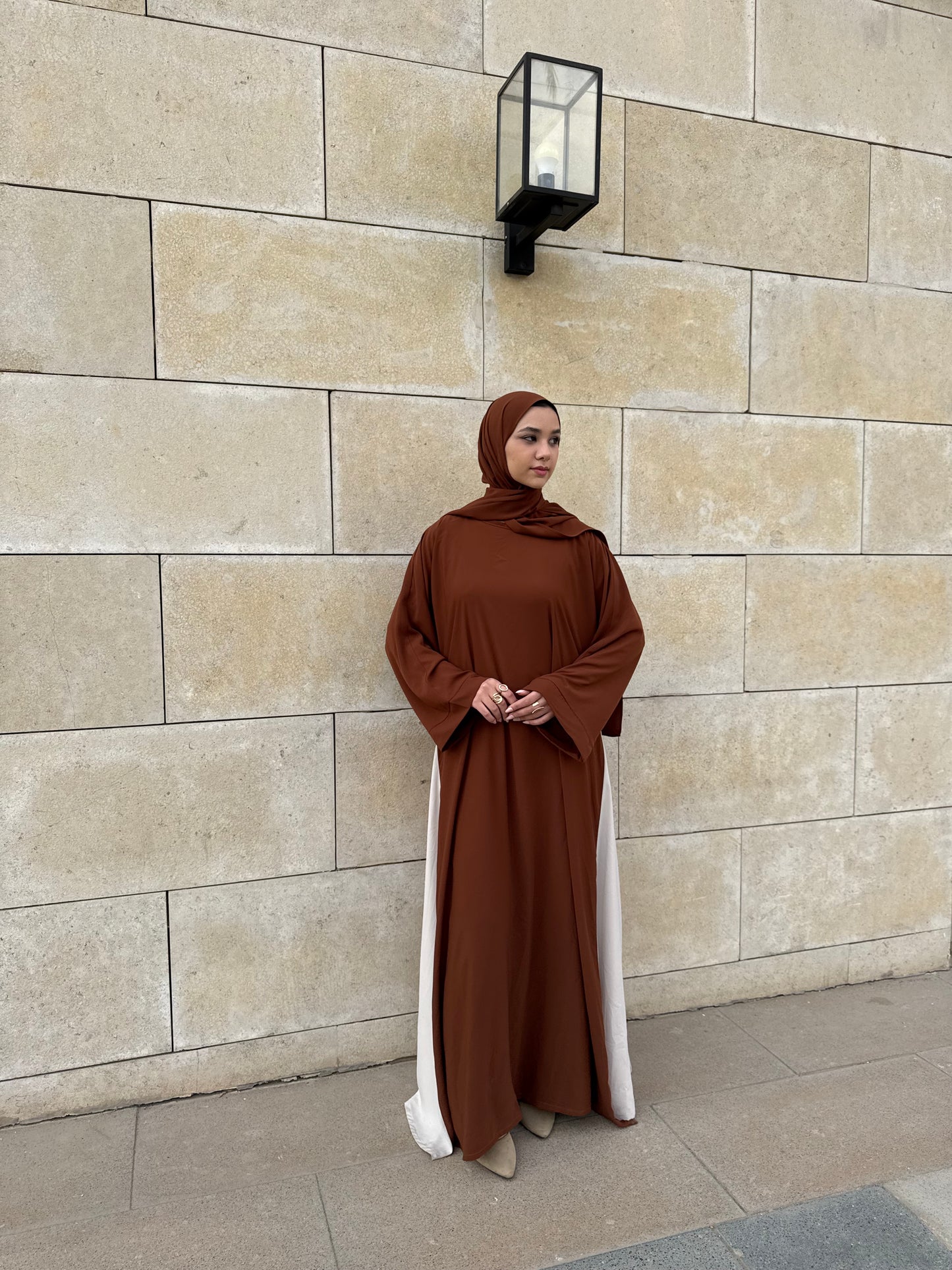 chic brassy and white abaya