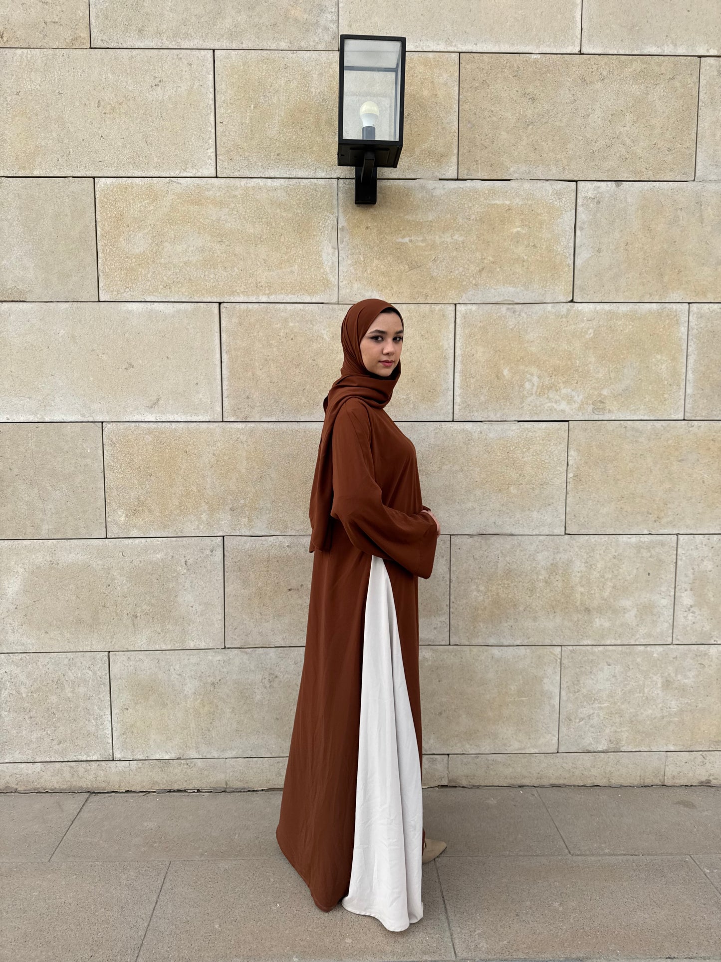 chic brassy and white abaya